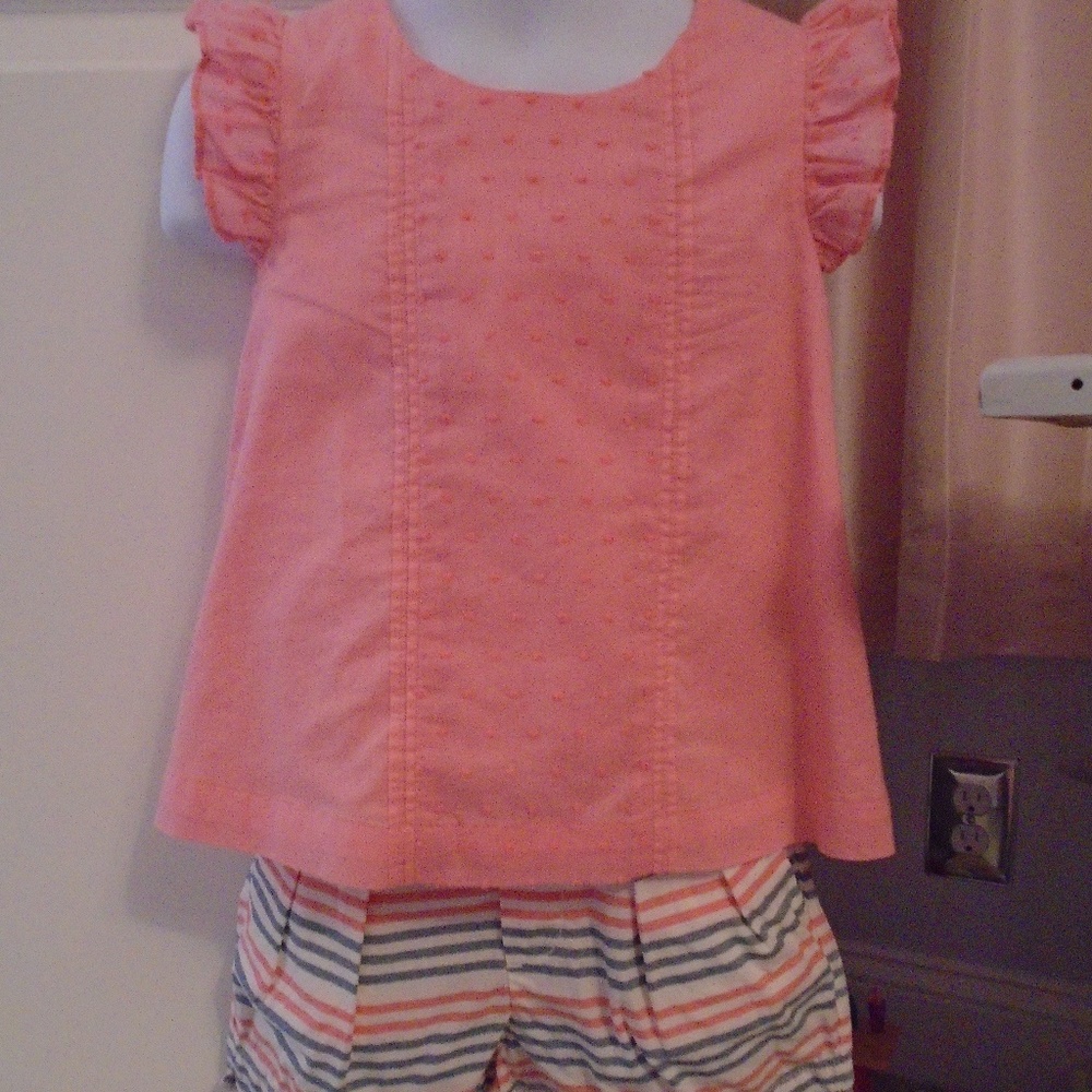 BNWOT* 2pc set baby Gap top+shorts